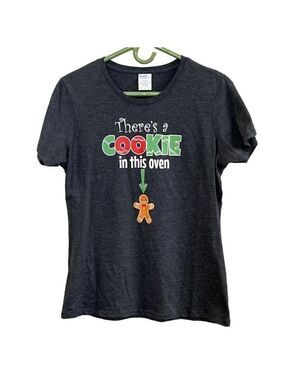 Christmas "There is a Cookie in This Oven" Pregnancy Announcement Tee. Size M
